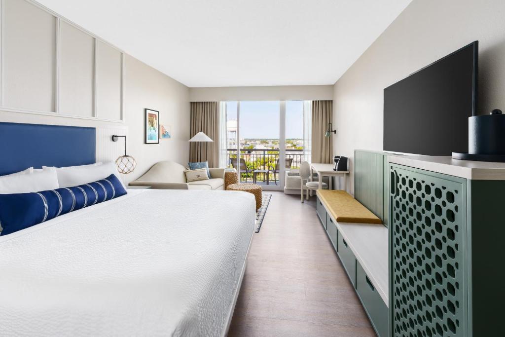 Holiday Inn Resort Lumina on Wrightsville Beach, an IHG Hotel - King Room With Sofa Bed - Sunset View