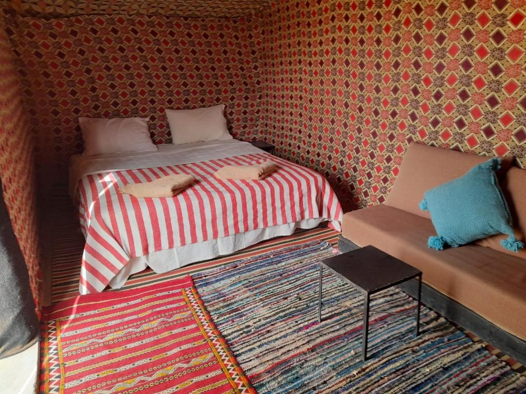 Postel nebo postele na pokoji v ubytování Erg Chegaga Camp & Activites