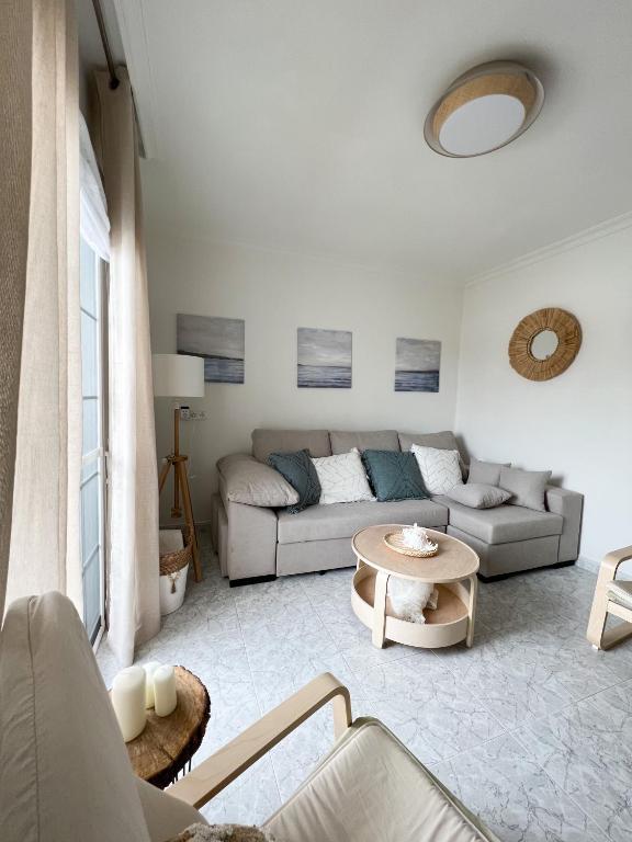 Posedenie v ubytovaní LXR Waikiki Beach Front 3Hab. Tarifa