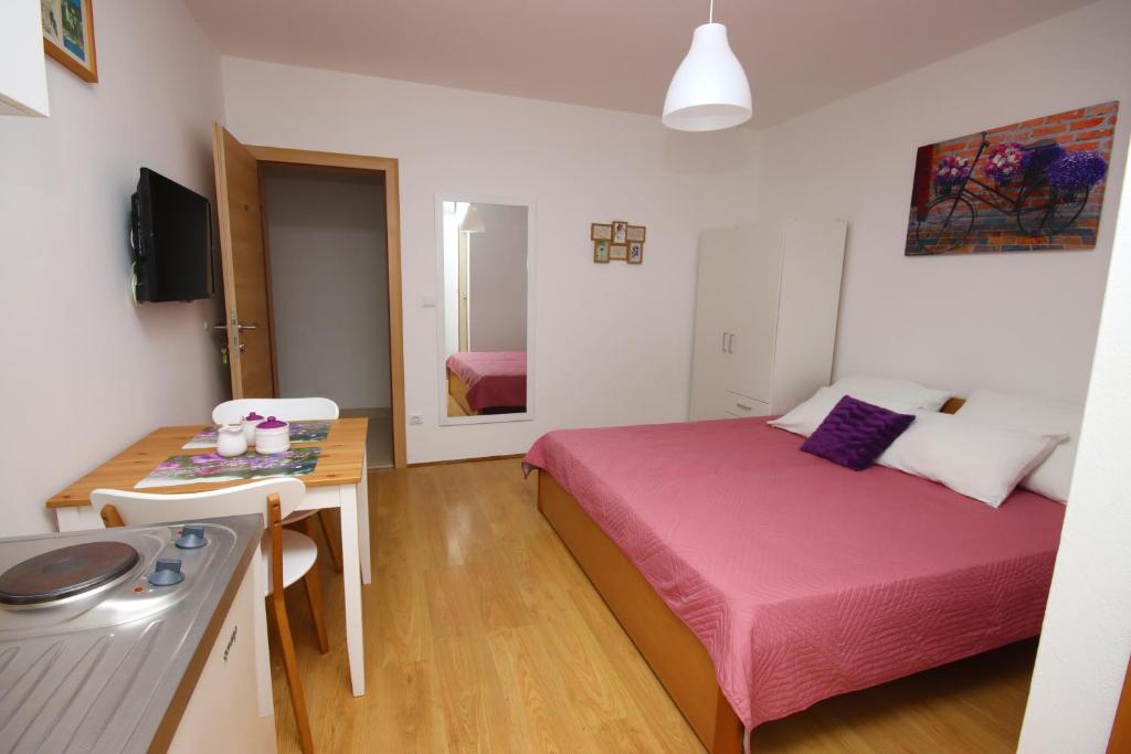 Apartments Nina - Studio Apartment
