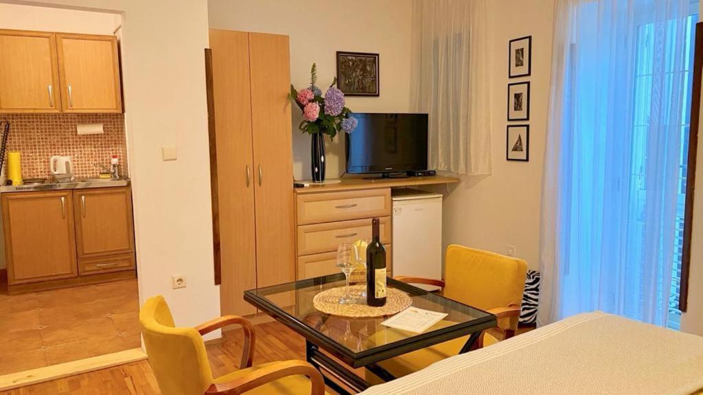 Apartments Nautica - Studio With Garden View
