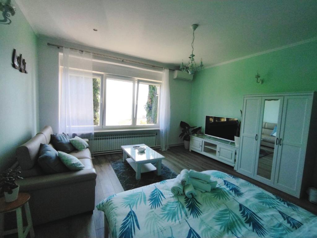 Posteľ alebo postele v izbe v ubytovaní Apartment Villa Edmea 2