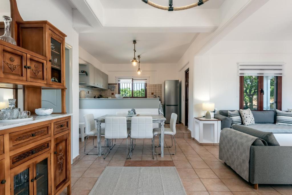 Część wypoczynkowa w obiekcie ApteraMare Tradidtional house 'New listing'