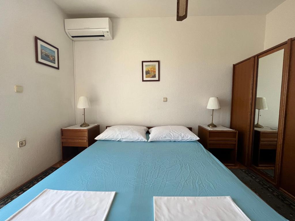 Postel nebo postele na pokoji v ubytování Apartments Vuksan