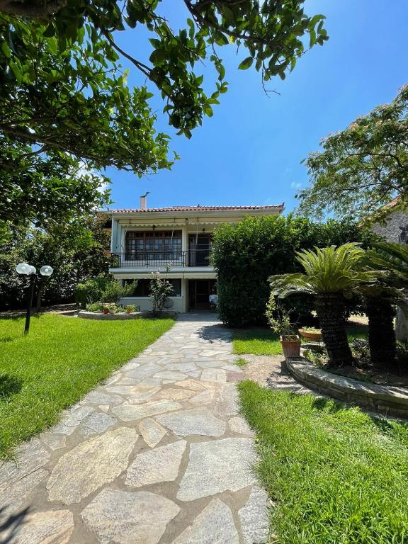 Photo de la galerie de l'établissement Evian house, à Agioi Apostoli