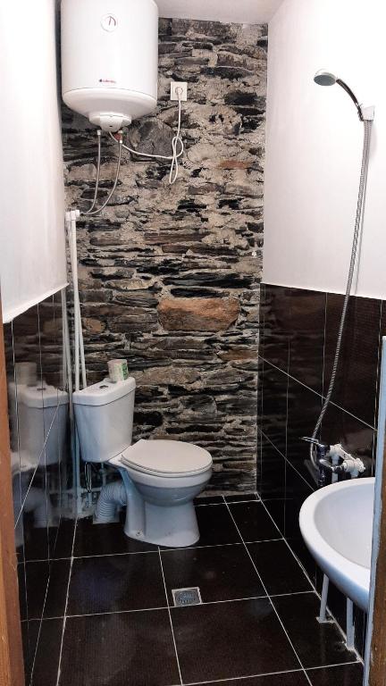 Koupelna v ubytování Guesthouse SVANURI SAKHLI