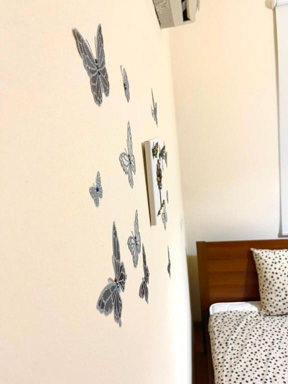 Postel nebo postele na pokoji v ubytování Irinas country home!