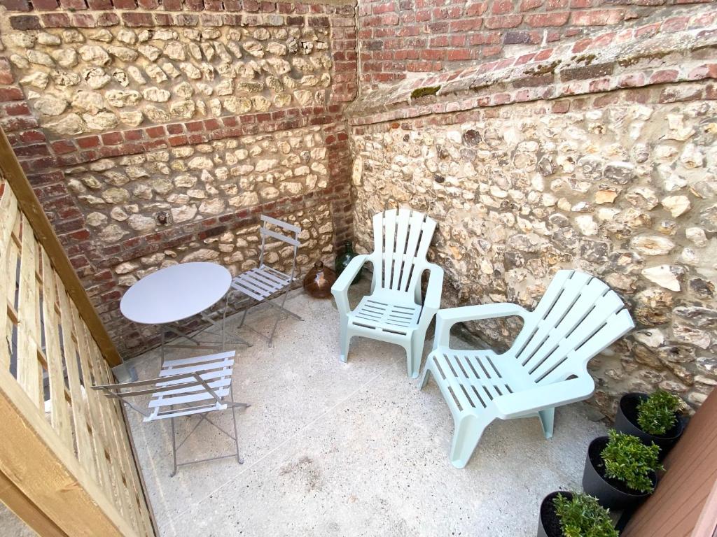 Patio alebo iná vonkajšia časť ubytovania L’Aventurine - Étretat
