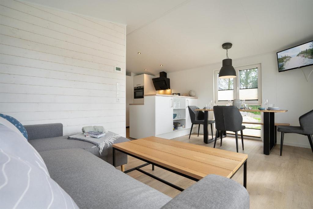 Kuchyň nebo kuchyňský kout v ubytování Ferienhaus "TO HUUS" mit kostenfreier Saunanutzung