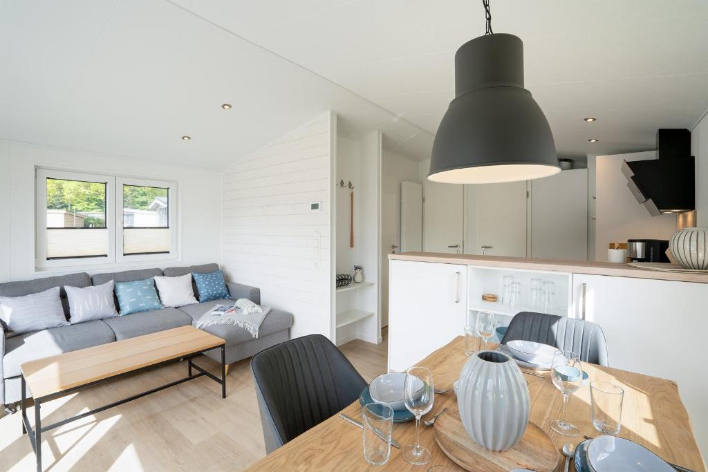 Kuchyň nebo kuchyňský kout v ubytování Ferienhaus "TO HUUS" mit kostenfreier Saunanutzung