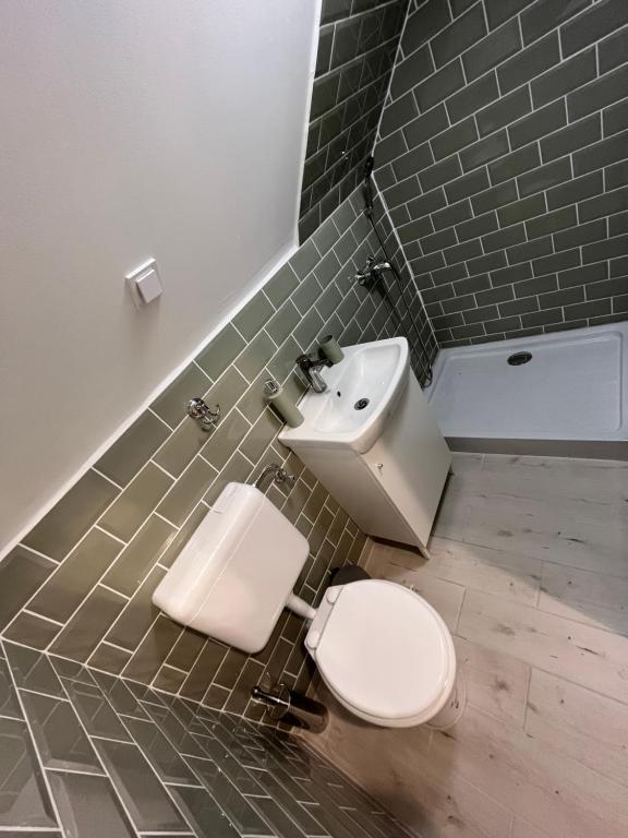 Łazienka w obiekcie Helló Zsóry Apartman