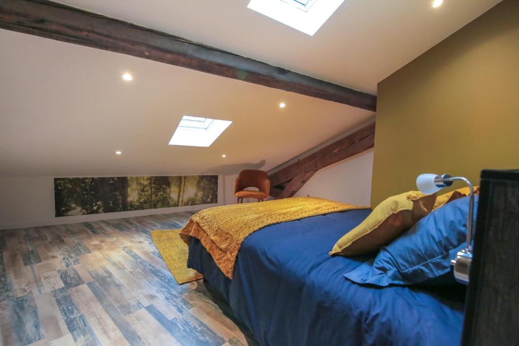 Posteľ alebo postele v izbe v ubytovaní La Forêt, T2 hypercentre chic et cosy, Wifi par SOVALFI