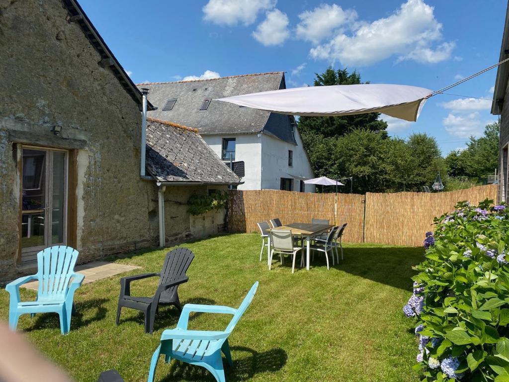 Vonkajšia záhrada v ubytovaní Maison de charme en campagne à 10 min de Rennes
