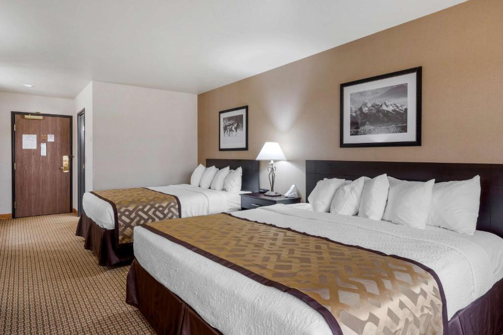 Postel nebo postele na pokoji v ubytování Best Western Pinedale Inn