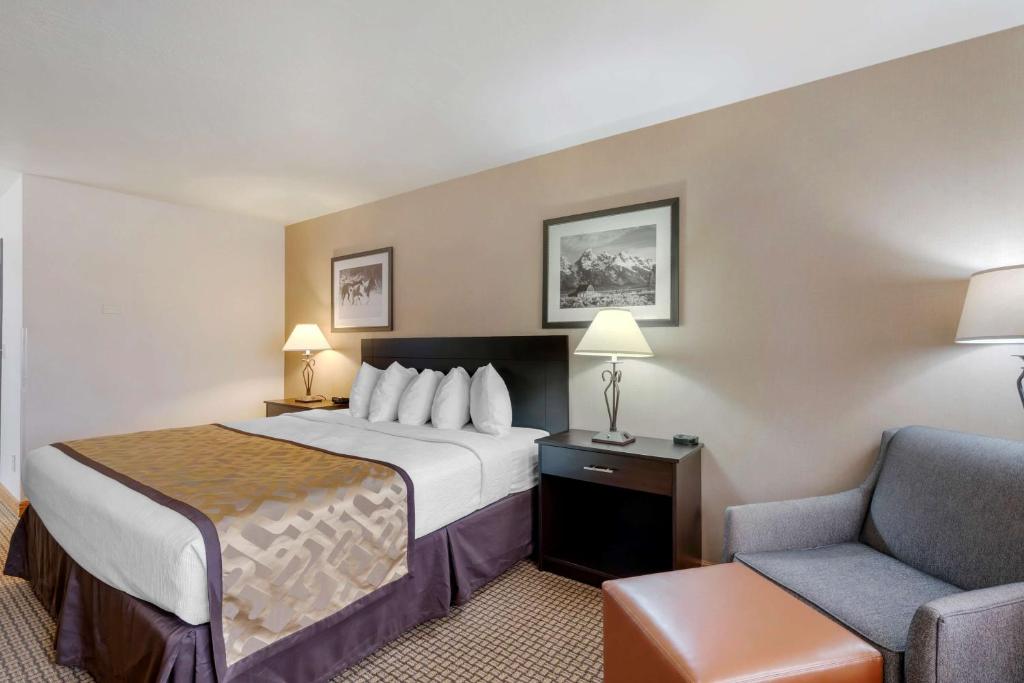 Postel nebo postele na pokoji v ubytování Best Western Pinedale Inn