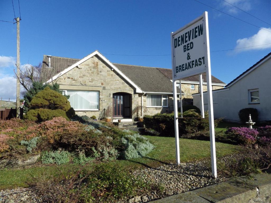 un letrero de ejecución hipotecaria frente a una casa en Deneview, en Consett