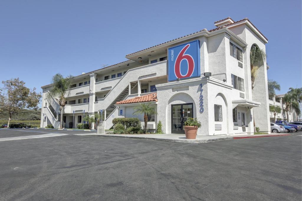 Motel 6-Bellflower, CA - Los Angeles