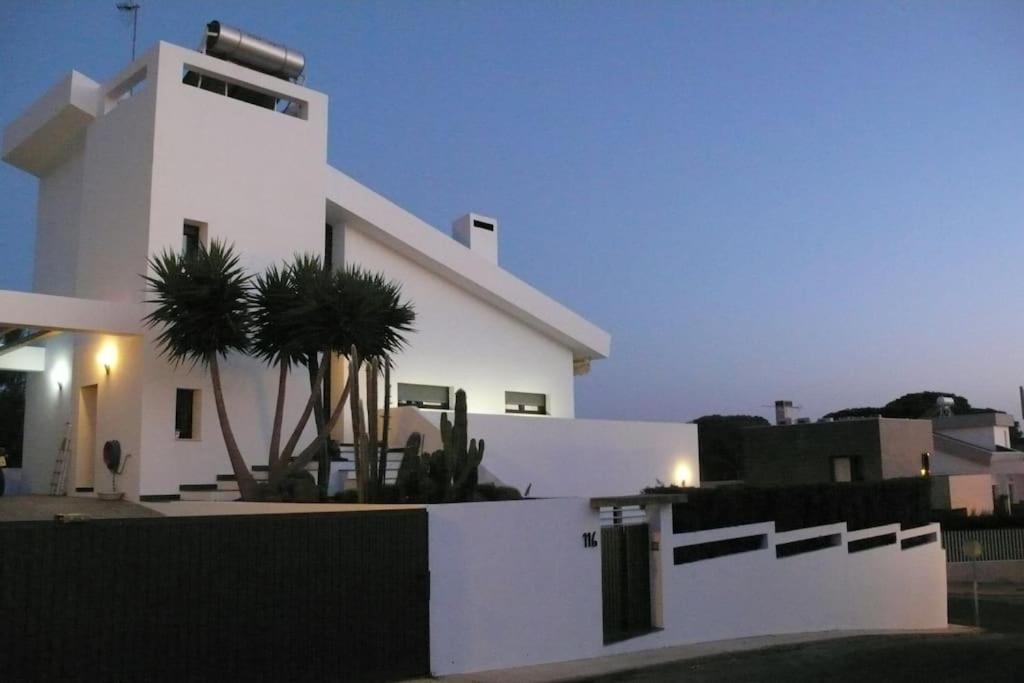 Chalet individual con piscina en El Rompido...