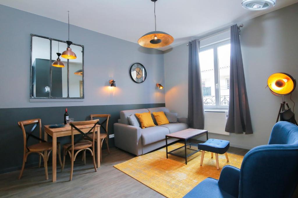 Posedenie v ubytovaní L'Eléphant, T2 hypercentre chic et cosy, Wifi par SOVALFI