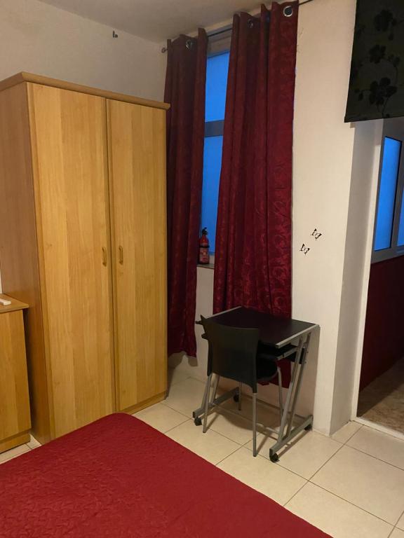 TV a/nebo společenská místnost v ubytování Valletta Private Room