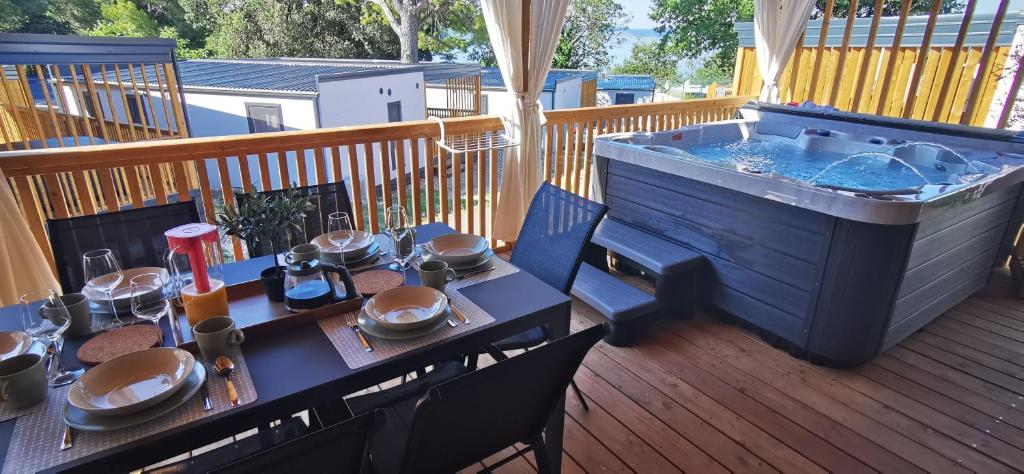 Balkón alebo terasa v ubytovaní Mobile home KMZ