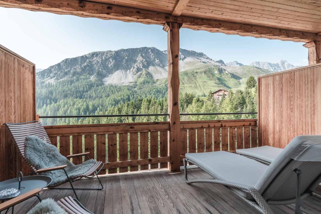 Nespecifikovaný výhled na hory nebo výhled na hory při pohledu z hotelu