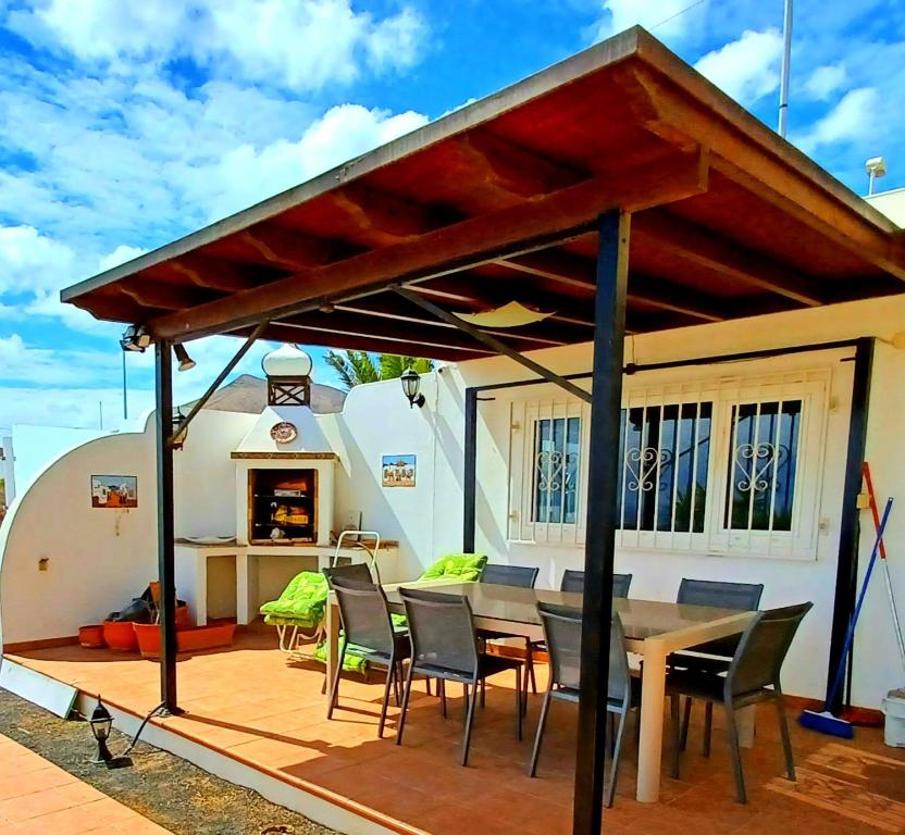 Patio nebo venkovní prostory v ubytování Villa Vista Mar II, 280 qm, heated Pool, HotTube, Gaming Room, fast Internet, Meerblick