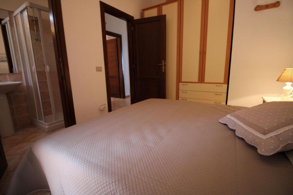 Łóżko lub łóżka w pokoju w obiekcie Casa Mira con piscina e bellissima vista mare