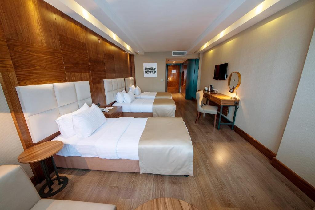 Ramada Plaza by Wyndham Samsun - Deluxe Triple Room