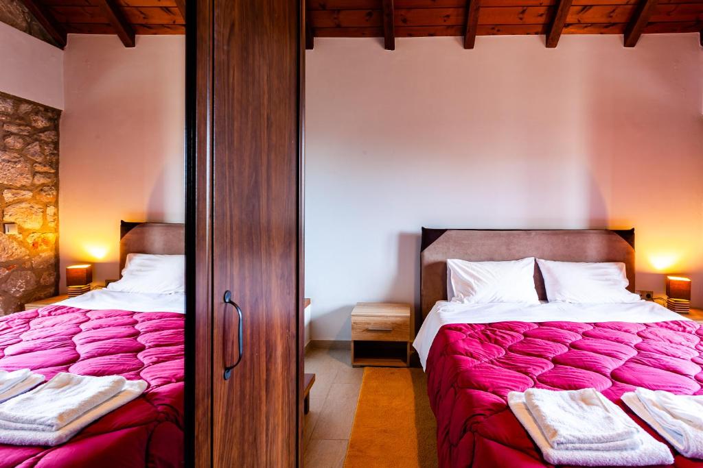 Postel nebo postele na pokoji v ubytování Seaside Dukes Villas