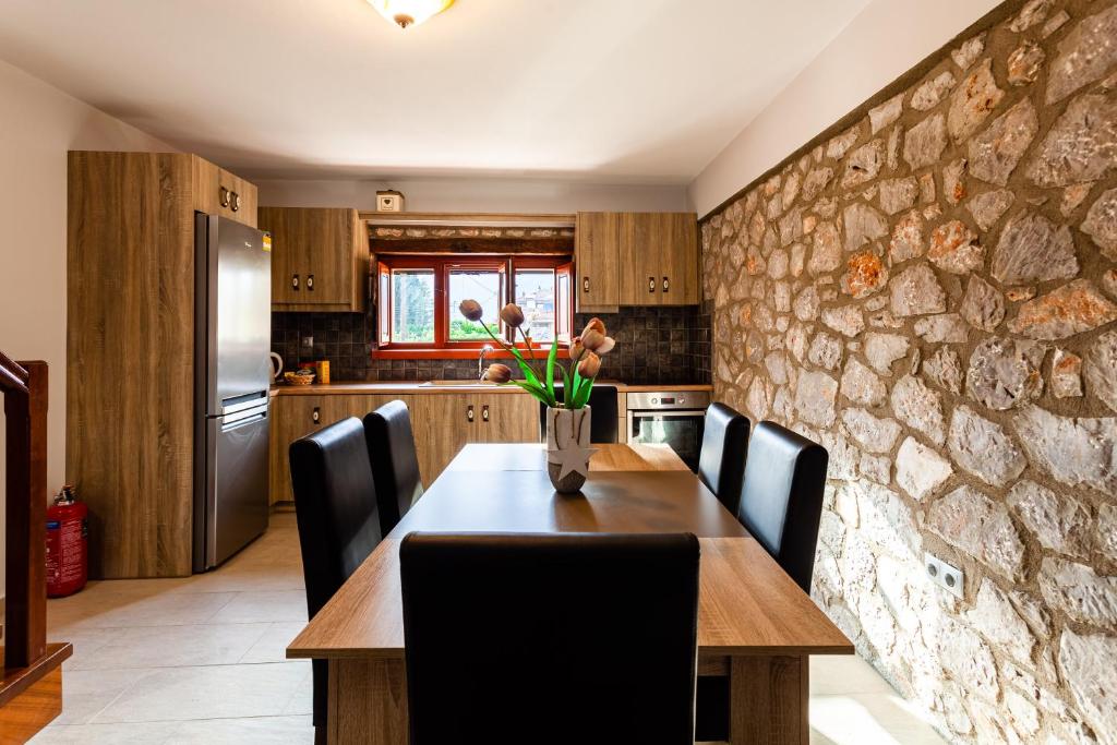 Kuchyň nebo kuchyňský kout v ubytování Seaside Dukes Villas