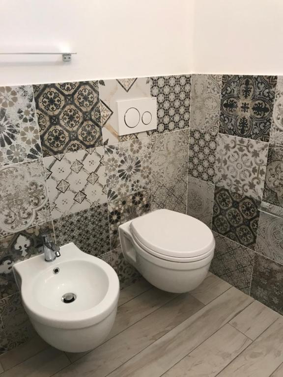 Łazienka w obiekcie LA ROSA APP