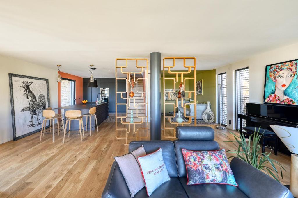 Posedenie v ubytovaní Villa avec piscine et vue admirable sur la nature