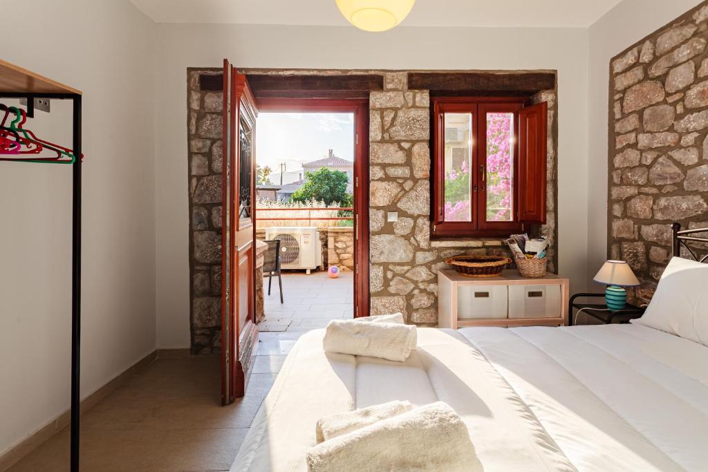 Postel nebo postele na pokoji v ubytování Seaside Dukes Villas