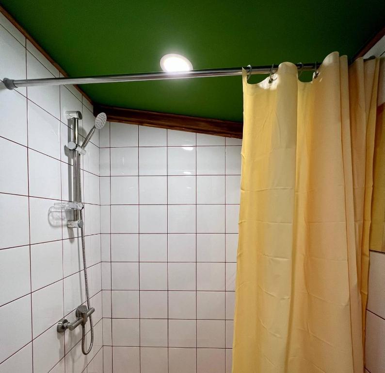 Koupelna v ubytování Communa Guesthouse