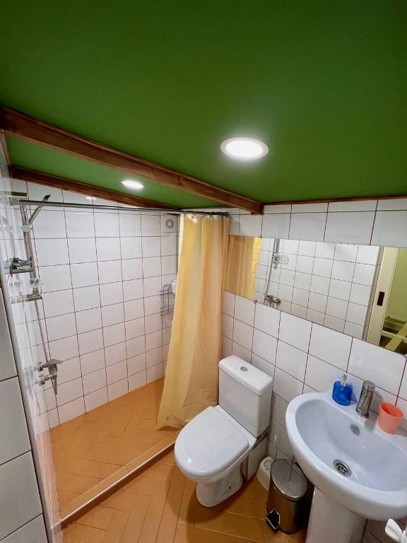 Koupelna v ubytování Communa Guesthouse