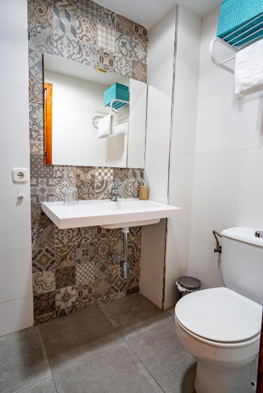 Koupelna v ubytování Hostal Plaza de Italia