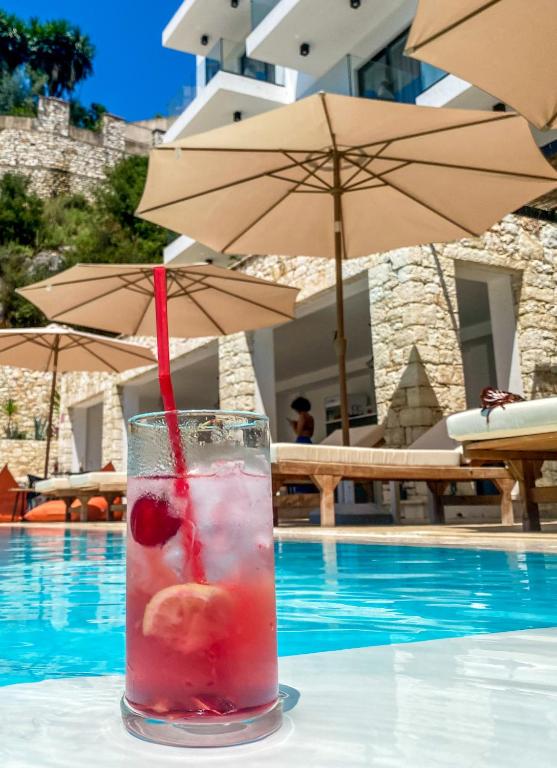 Bazén v ubytování Hotel Platon nebo v jeho okolí