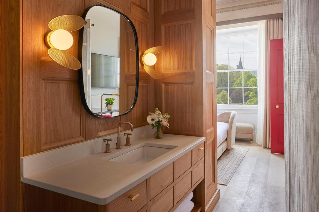 Virgin Hotels Edinburgh - Resim 21