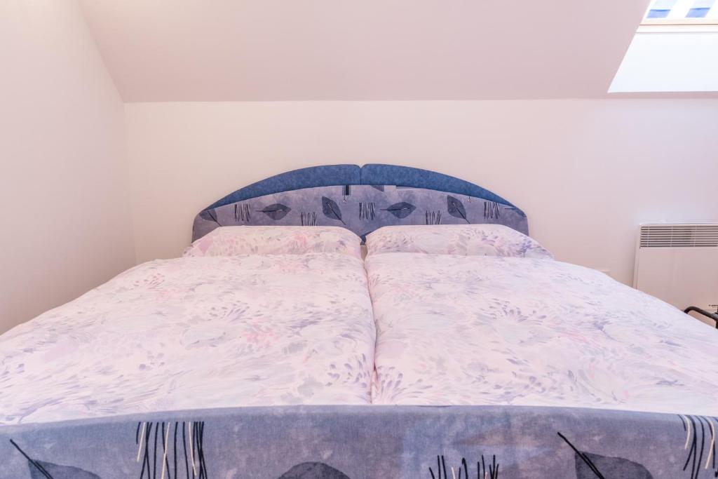 Postel nebo postele na pokoji v ubytování House Parabola