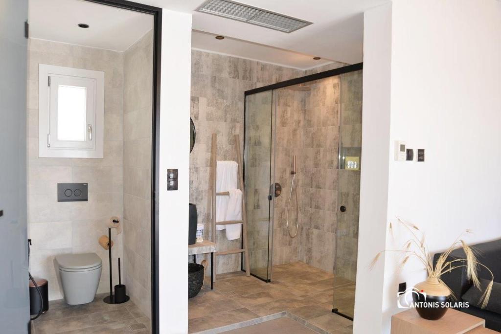 Koupelna v ubytování Nisaki Hotel & Elite Suites