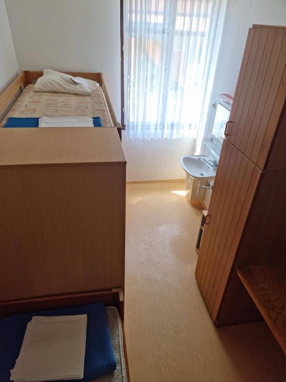 Postel nebo postele na pokoji v ubytování Youth Hostel Pinesta