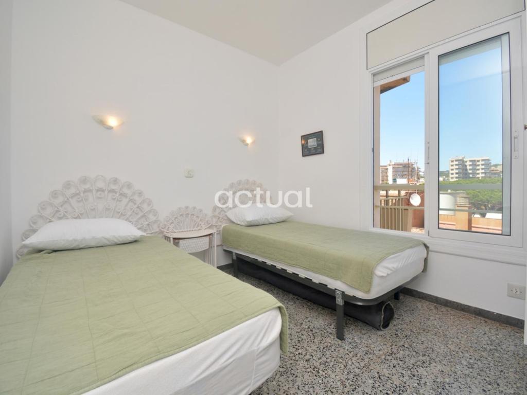 A bed or beds in a room at Marina A-4