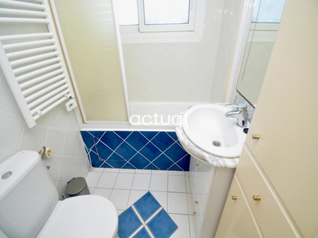 A bathroom at Marina A-4