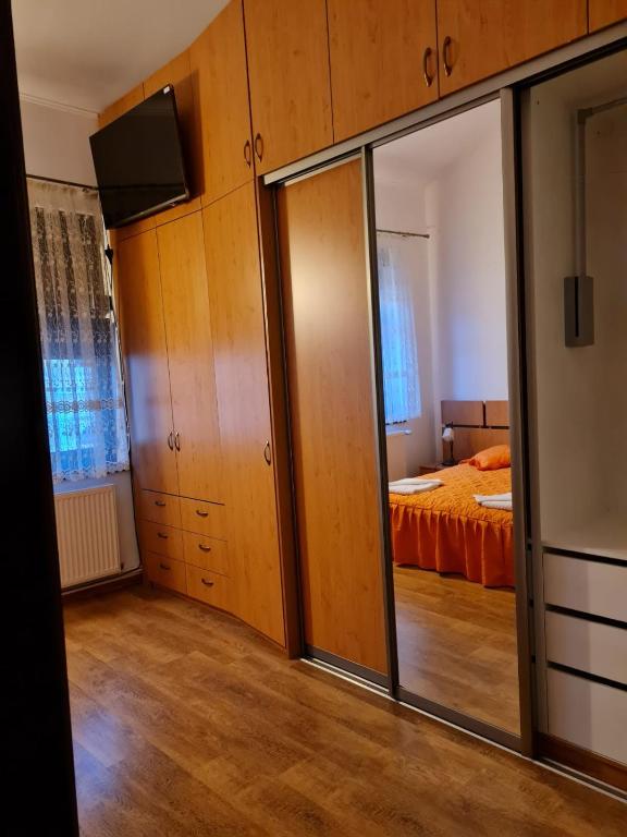 Postel nebo postele na pokoji v ubytování Apartament La Cetate