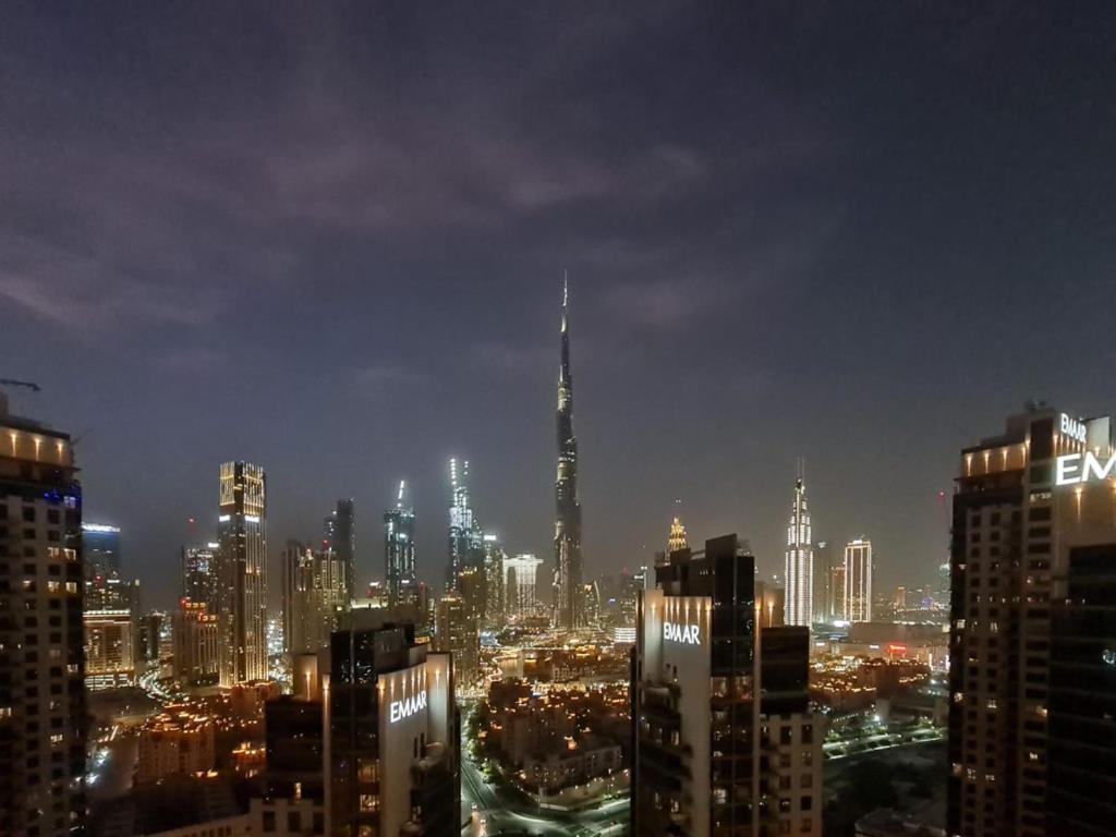 Nespecifikovaný výhled na destinaci Dubaj nebo výhled na město při pohledu z apartmánu