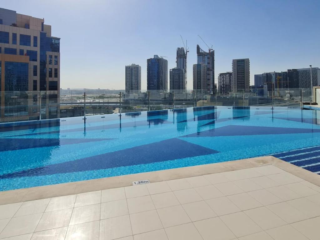 Bazén v ubytování Trophy Elite Elegance Suites with Panaromic Burj Khalifa Views nebo v jeho okolí