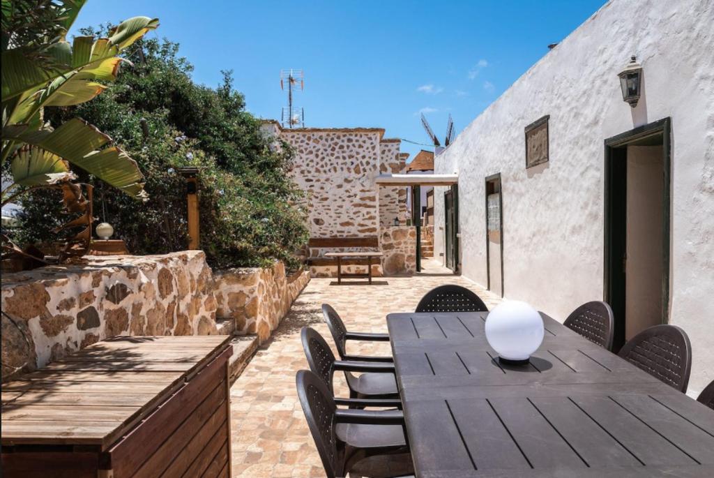 Histórica Villa con molino de viento, Antigua – Updated 2023 ...