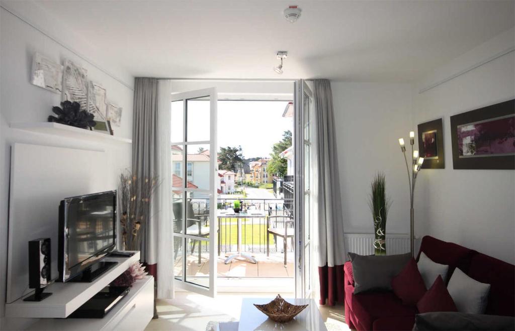 a living room with a couch and a television at Haus Meeresblick - Ferienwohnung Windlicht A 2.08 (Ref. 128696) in Baabe