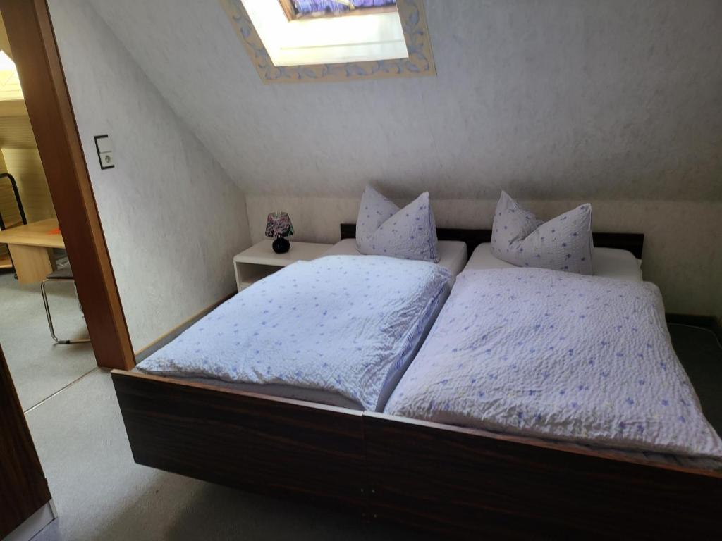 Postel nebo postele na pokoji v ubytování Hotel Zur Schanze